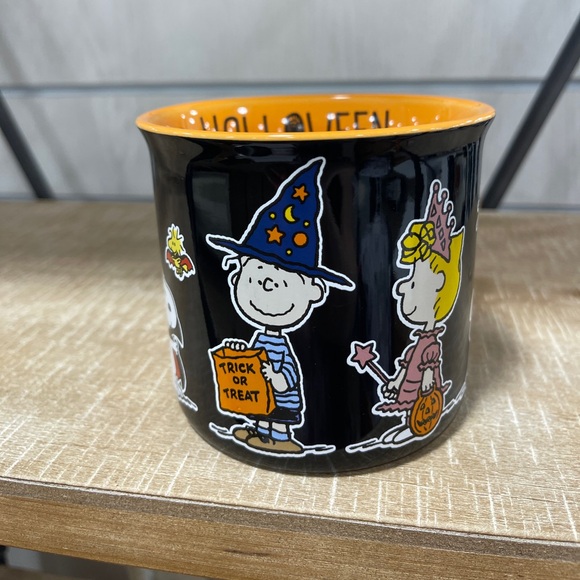Peanuts Snoopy Halloween Charlie Lucy Sally Linus Franklin Ceramic Mug NWT - Picture 5 of 5